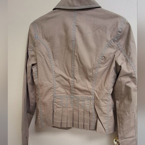 Blazer - Picture 4 of 10